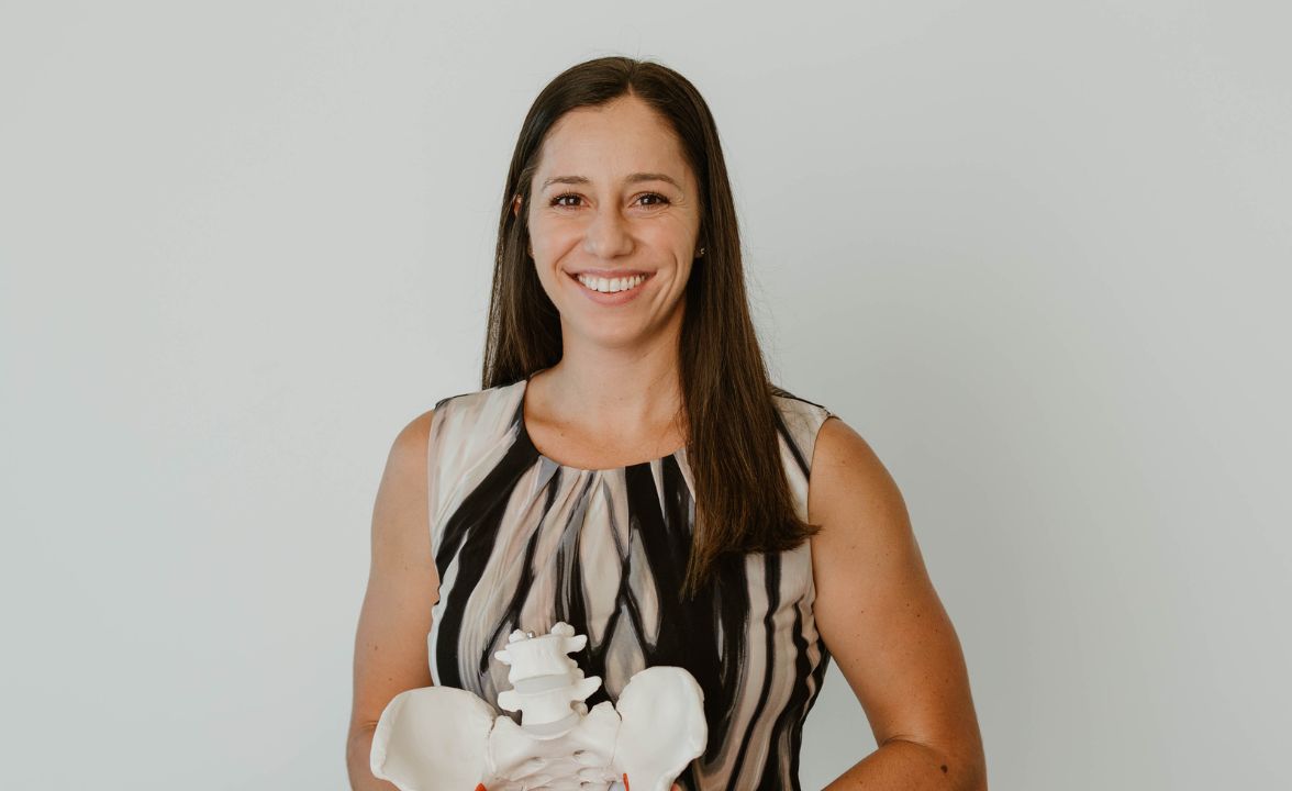 https://www.alumni.pcom.edu/wp-content/uploads/2025/12/philadelphia-college-of-osteopathic-medicine-alyssa-rives-holding-pelvic-model-news@2x.jpg